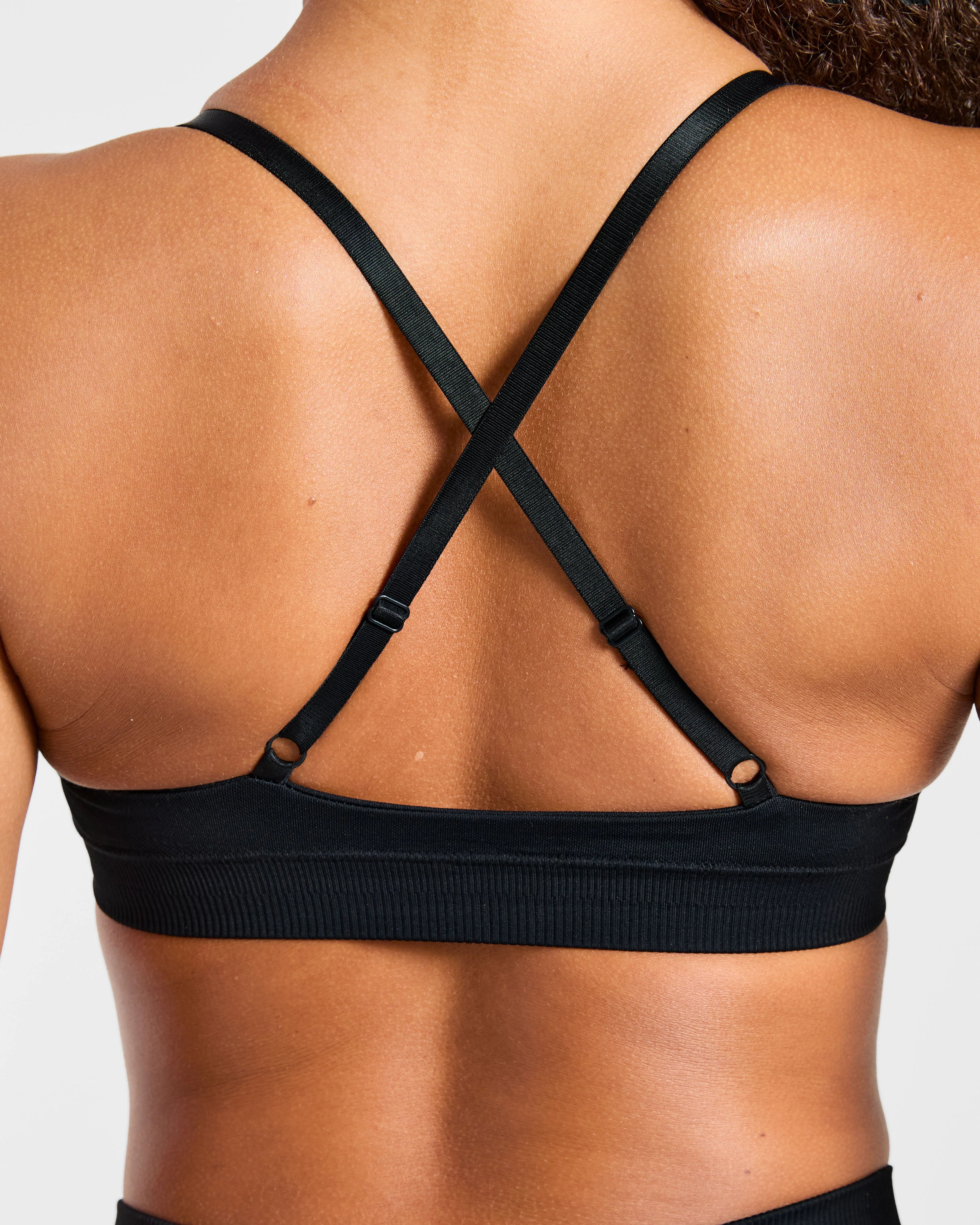 Enhance Seamless Sports Bra - Black - Image 6
